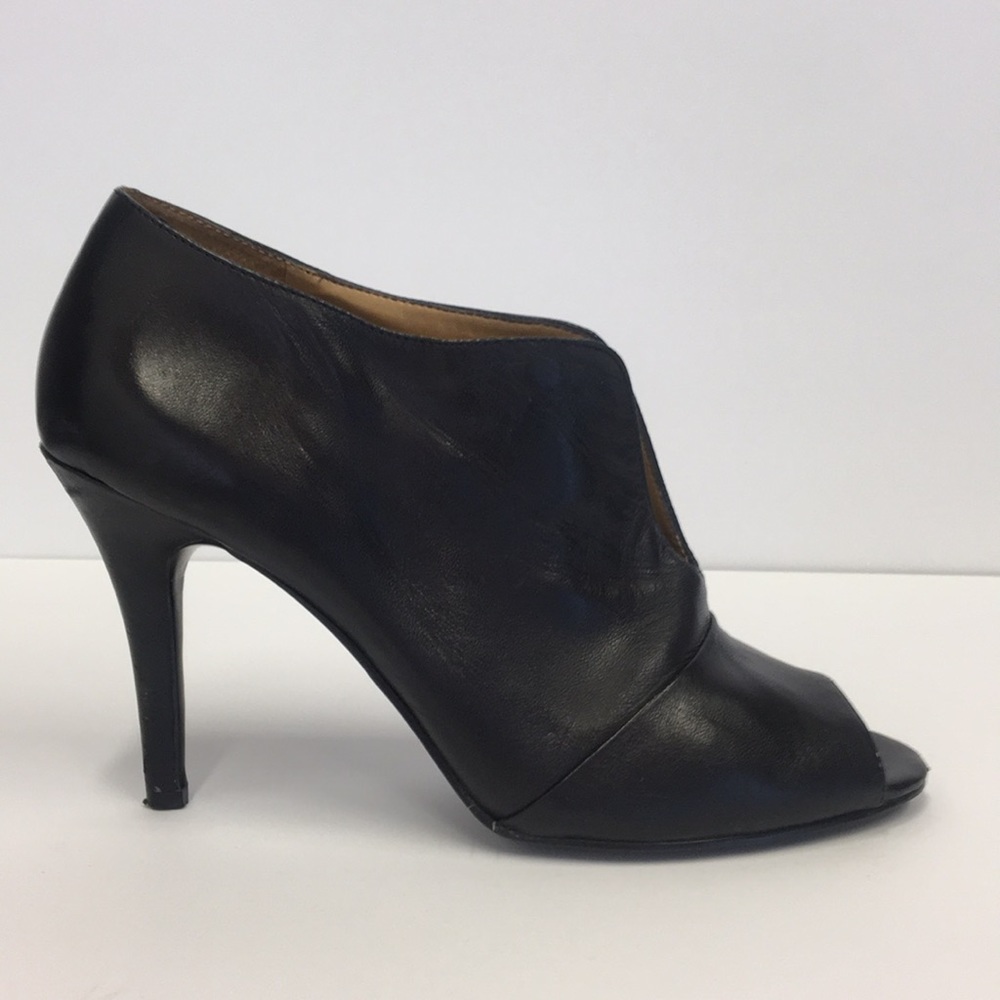 Nine West Blk Leather peeptoe pumps Sz 8 3.5” heel